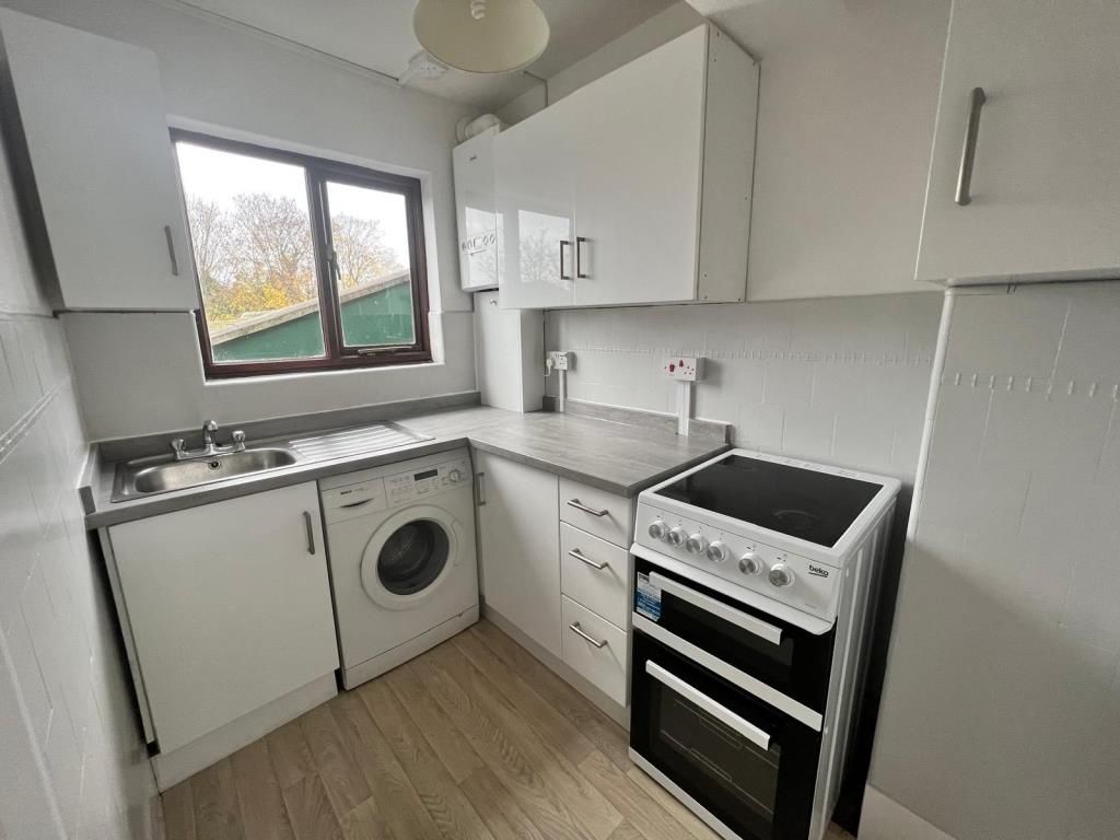 Property photo 3 of 7 Kitchen
