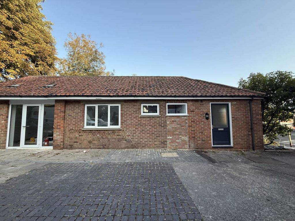 Property photo 1 of 9 External