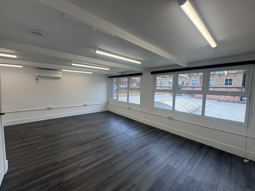 Property photo 3 of 6 318B King Street (3)