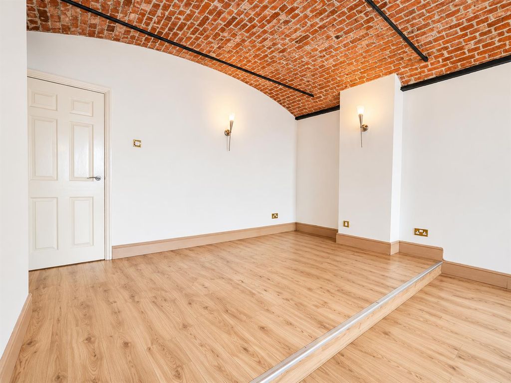 Property photo 3 of 16 1Ac99706-2F22-455E-Afde-980985924Ea2.Png