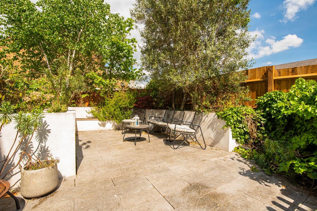 Property photo 3 of 16