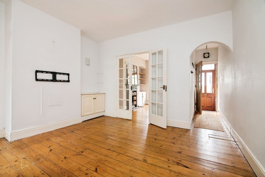 Property photo 3 of 20 Pbox-Img.Jpg