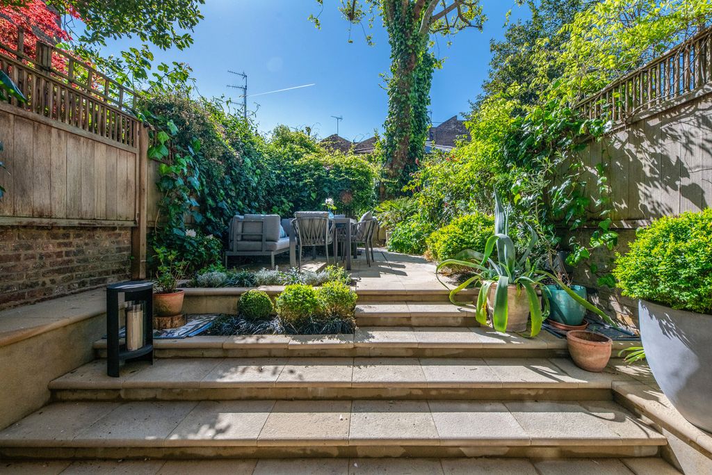 Property photo 2 of 14 Garden