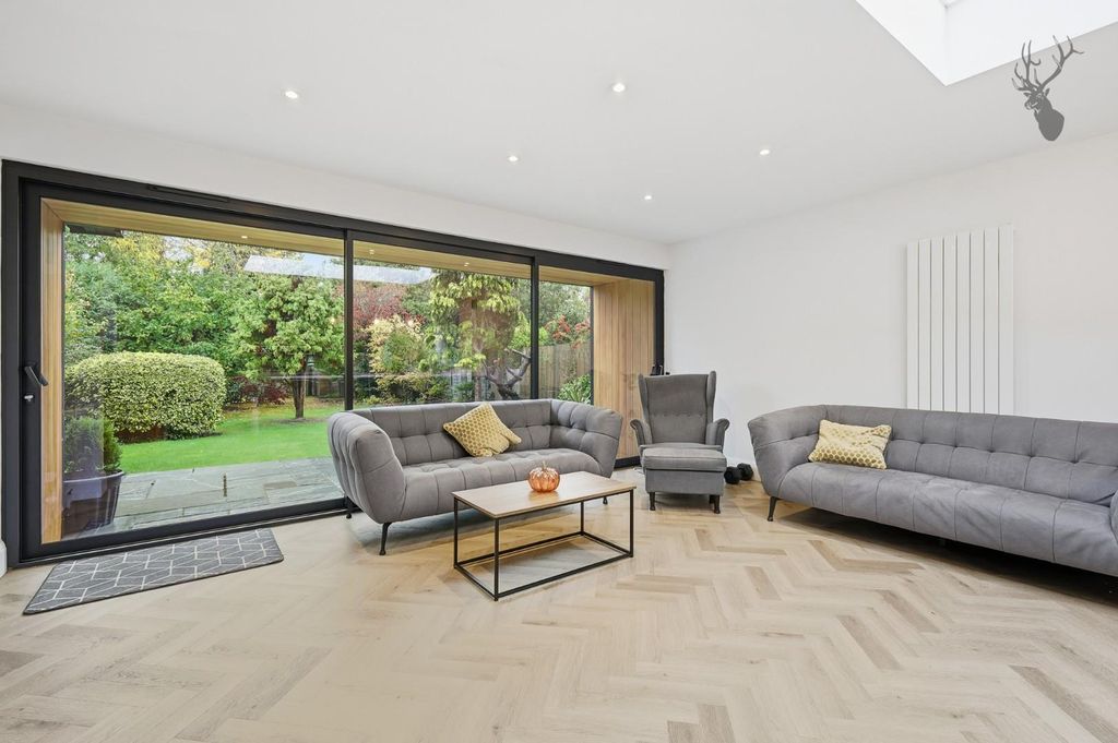 Property photo 2 of 27