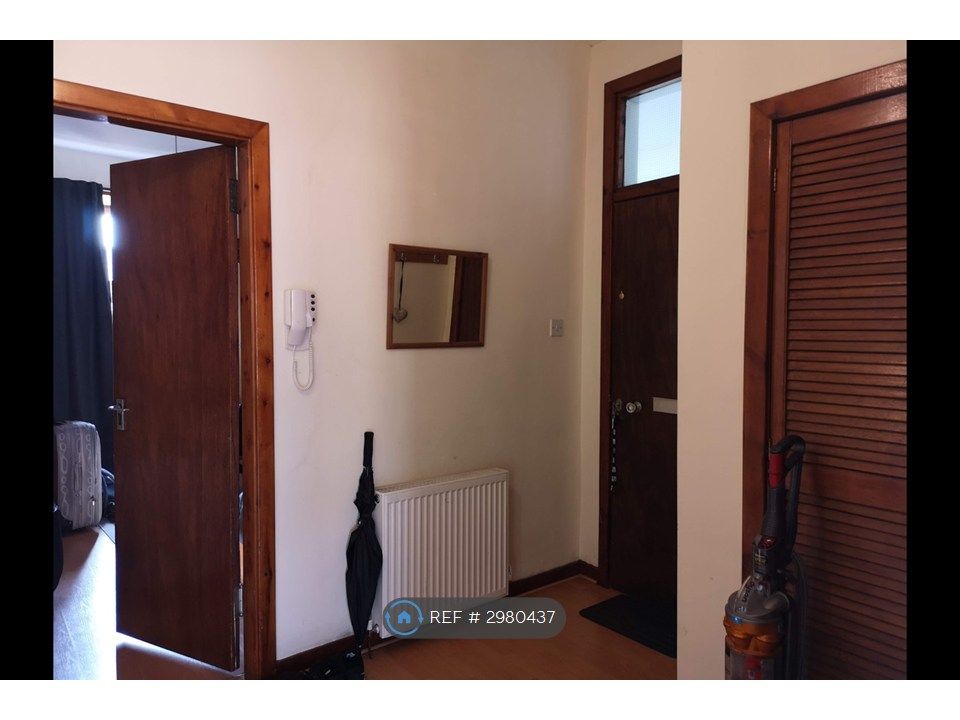 Property photo 3 of 11 Entrance