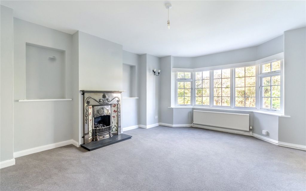 Property photo 3 of 23 Sitting Room