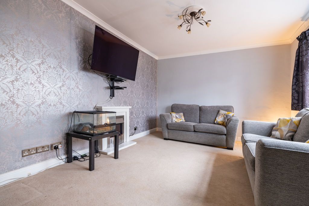 Property photo 2 of 16 Lounge