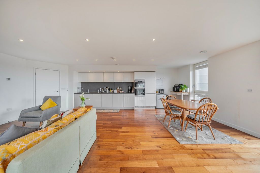 Property photo 3 of 29