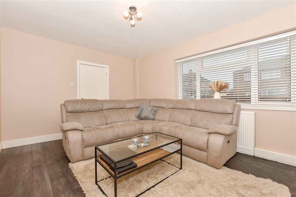 Property photo 3 of 10 Lounge