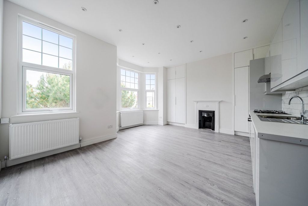 Property photo 1 of 10 Picture No. 02