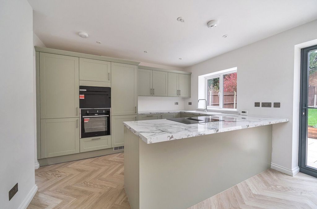 Property photo 2 of 19 Picture No. 31