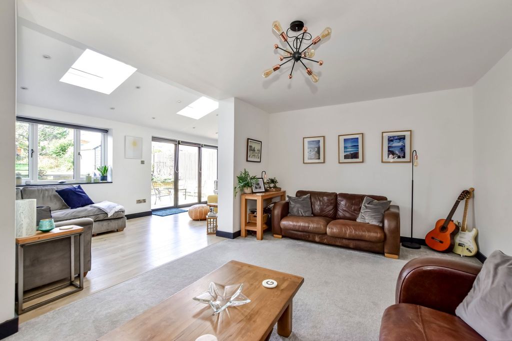 Property photo 2 of 27