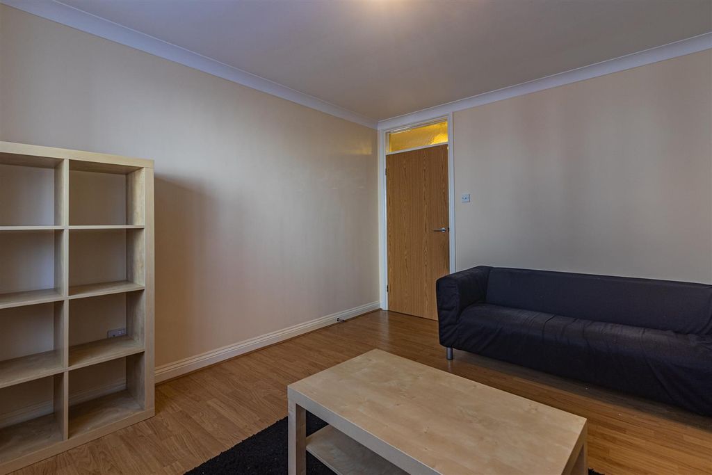 Property photo 3 of 9 Img-2.Jpg