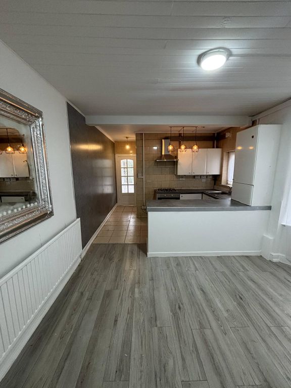 Property photo 2 of 8 Gallery