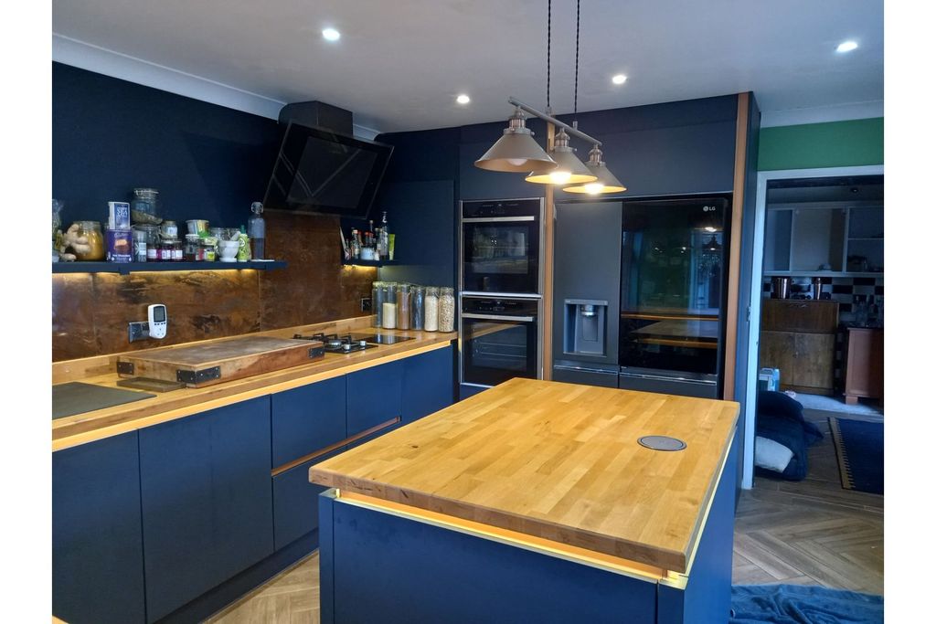 Property photo 2 of 30 Kitchen/Breakfast