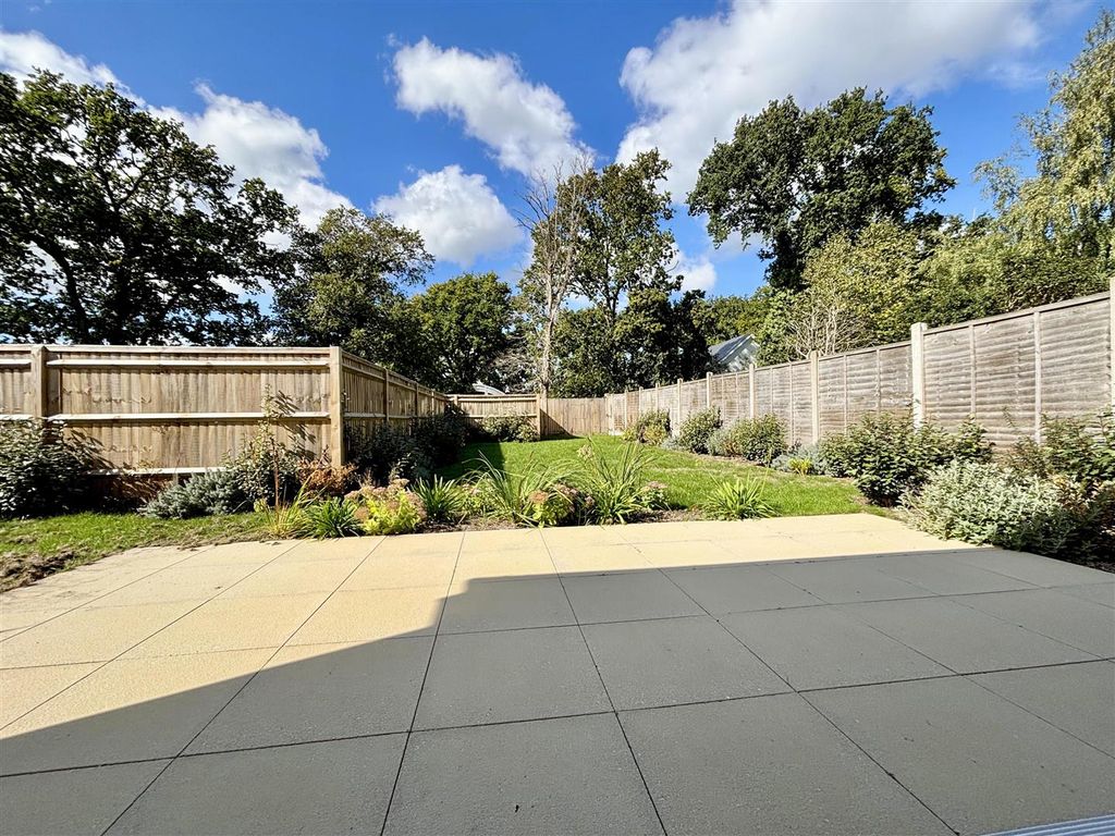 Property photo 2 of 23