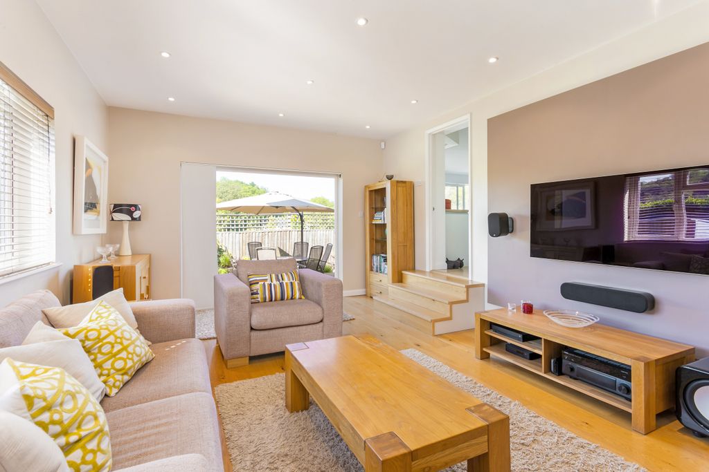 Property photo 2 of 25