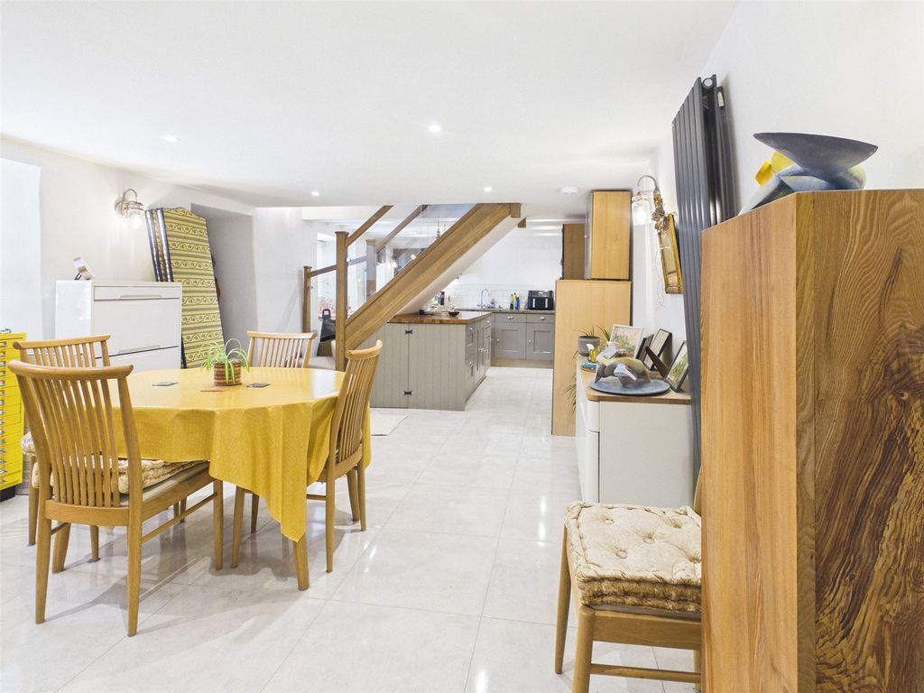 Property photo 3 of 16 Picture No. 05