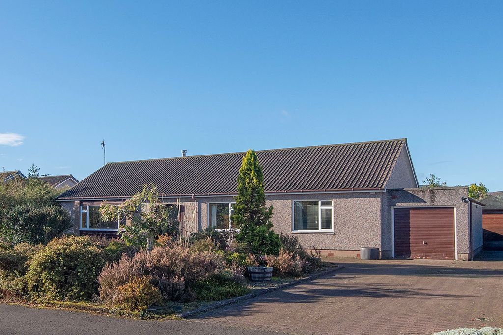 Property photo 1 of 31