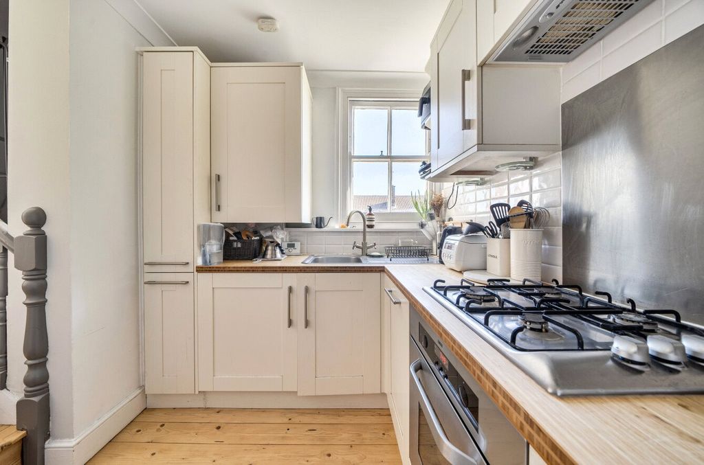 Property photo 3 of 19 Kitchen