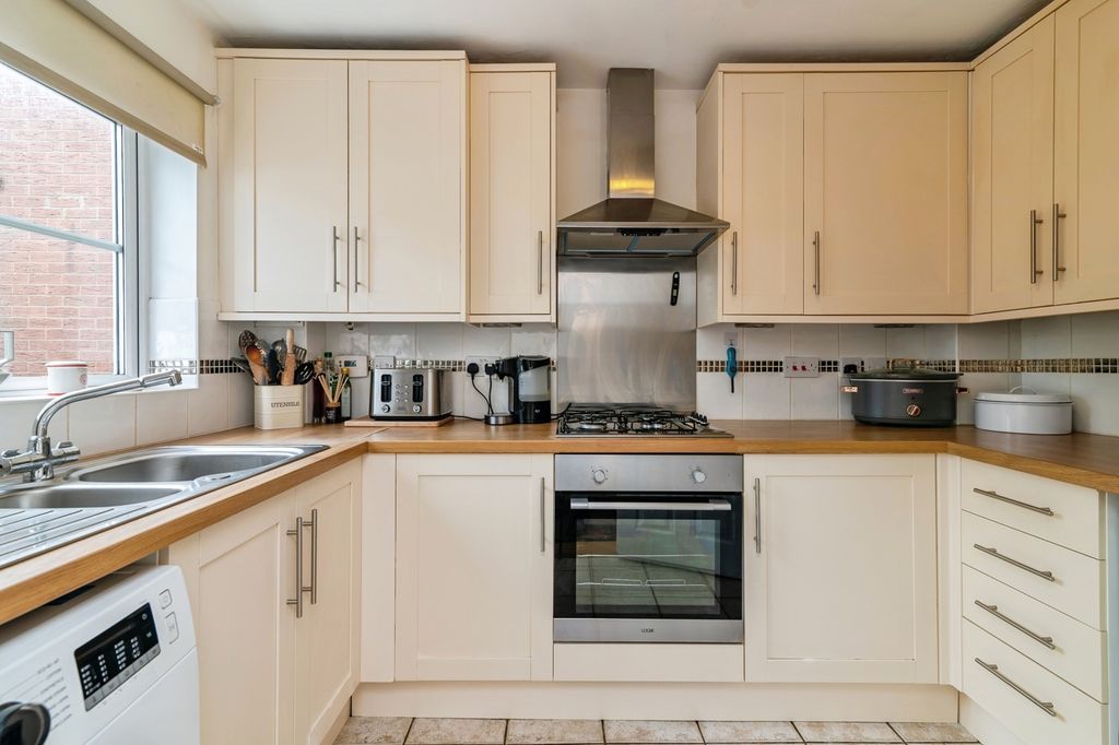 Property photo 2 of 17 Kitchen