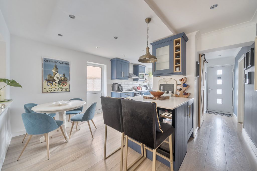 Property photo 2 of 22 1360063-3-68E0037...