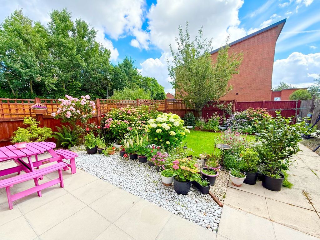 Property photo 3 of 17 Photo