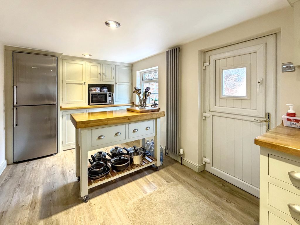 Property photo 3 of 24