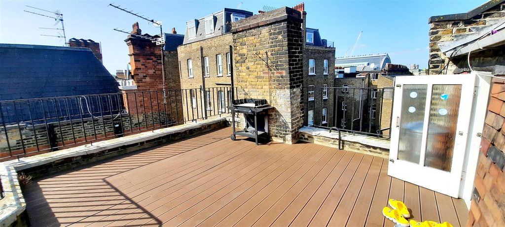 Property photo 2 of 12 Terrace