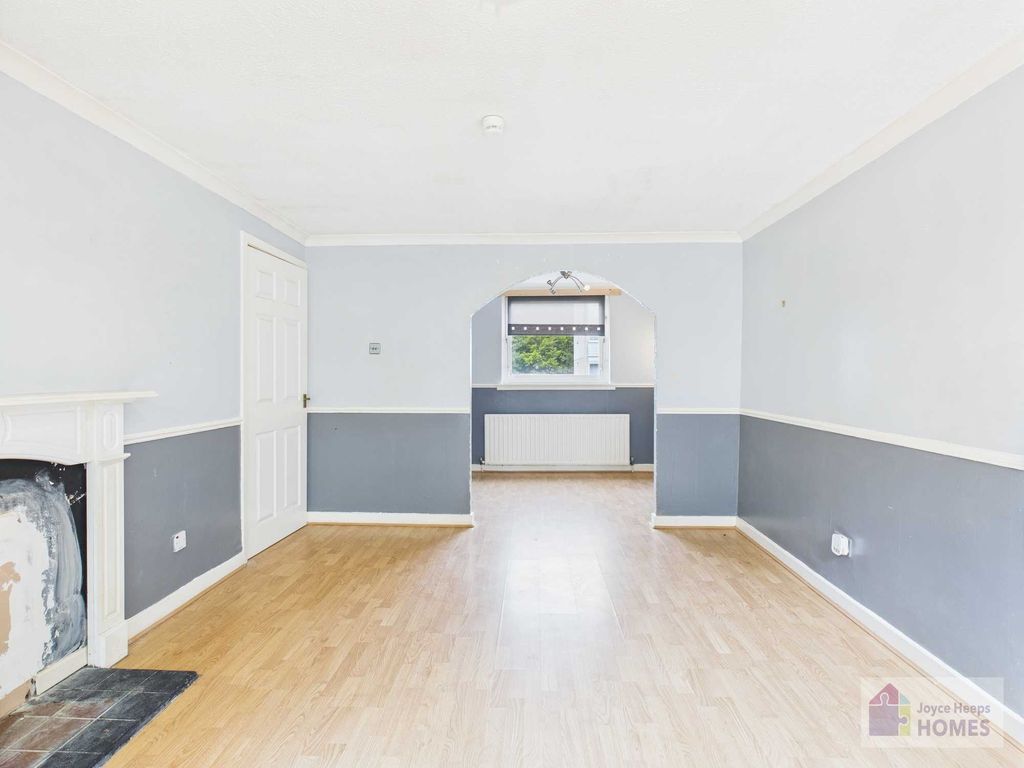 Property photo 3 of 10 Lounge