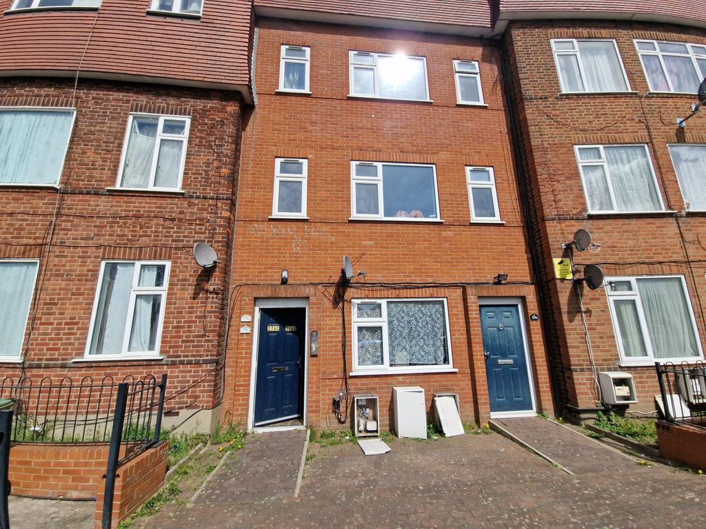 Property photo 1 of 7 Everton Court, Honeypot Lane, Ha7 1Dz