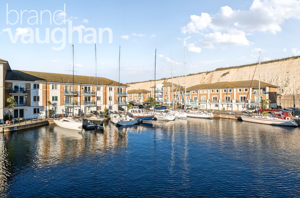 Property photo 3 of 10 View