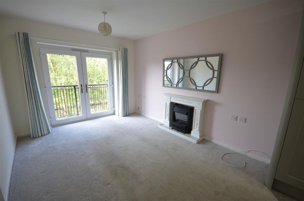 Property photo 2 of 12 Living Room Diner