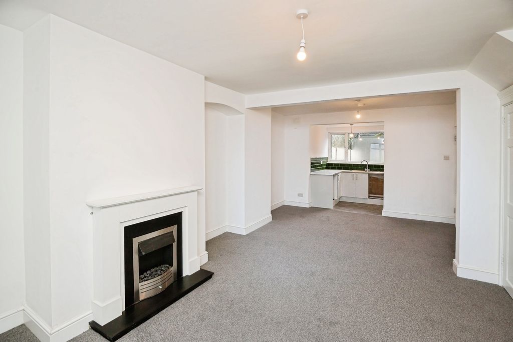 Property photo 2 of 20 Lounge