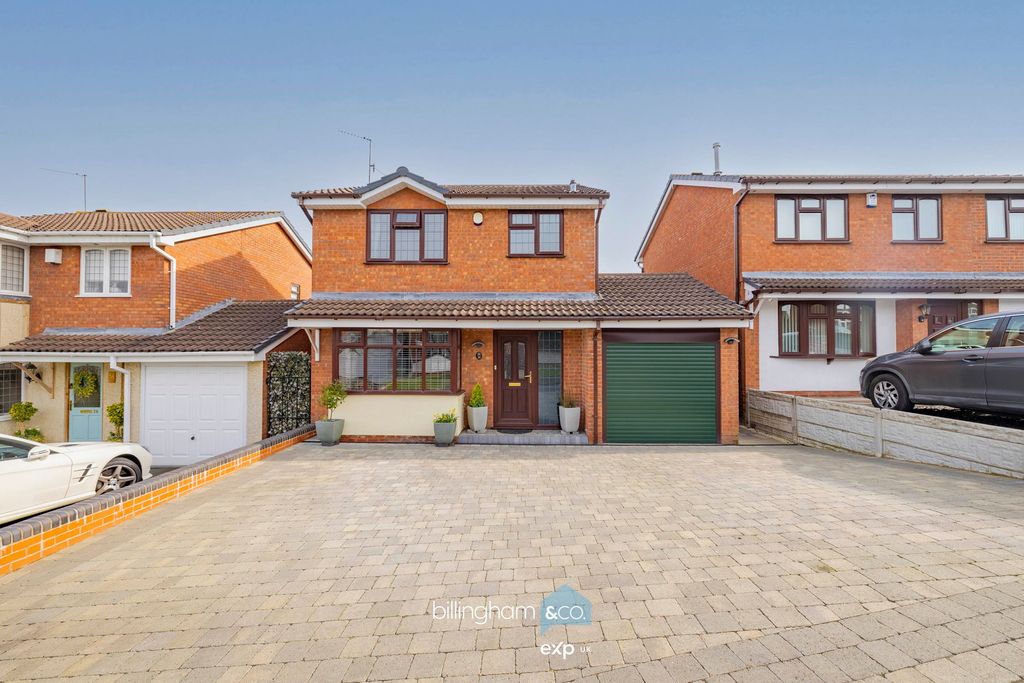 Property photo 2 of 31