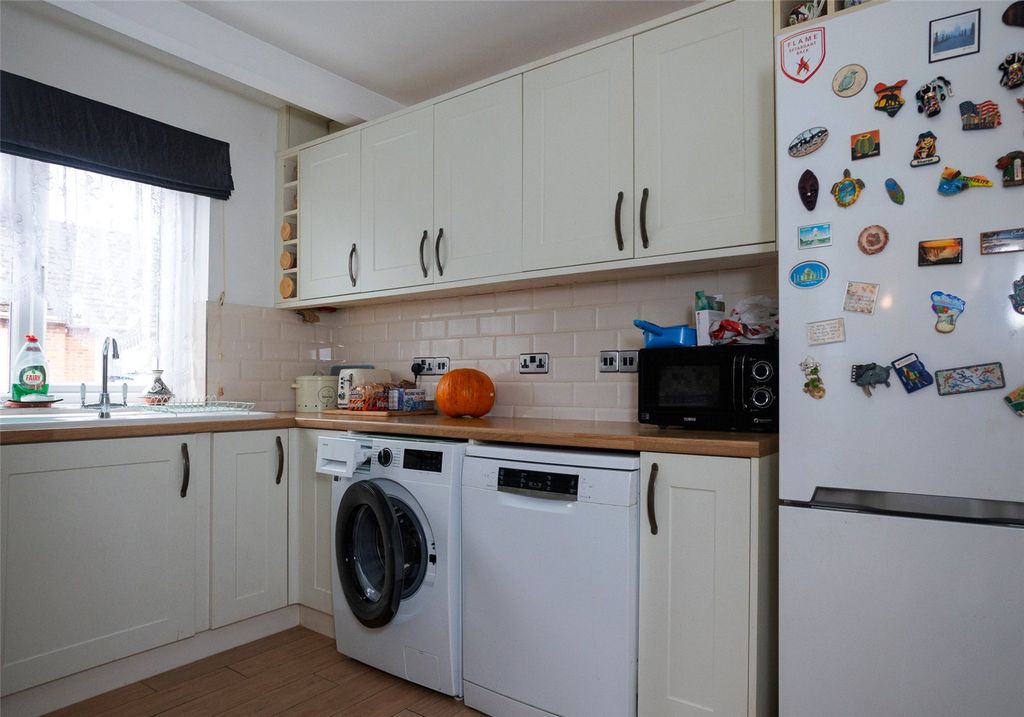 Property photo 3 of 28 Picture No. 06