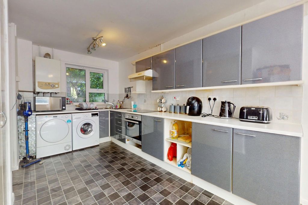 Property photo 3 of 8 5031162