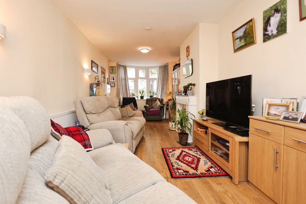 Property photo 3 of 17