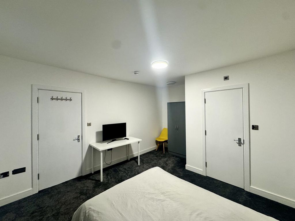 Property photo 3 of 7 Bedroom