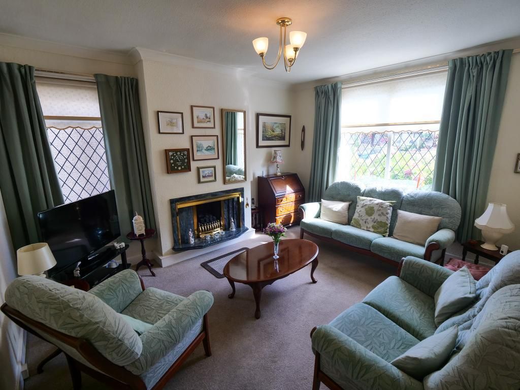 Property photo 3 of 14 Lounge