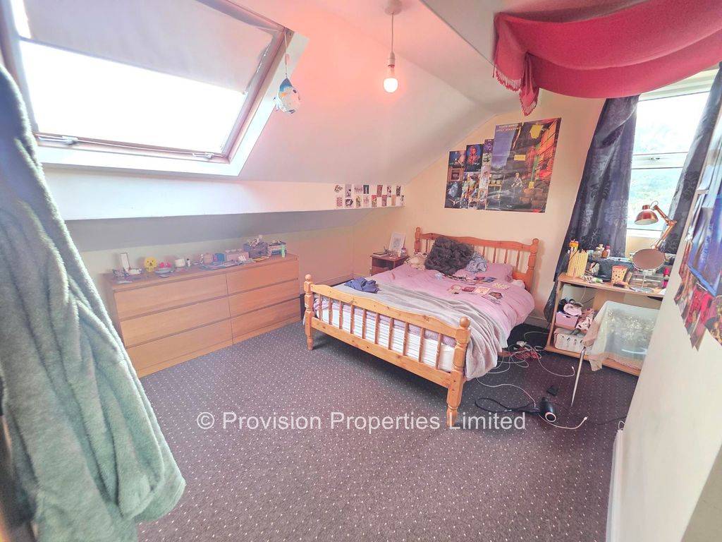 Property photo 3 of 7 Photo