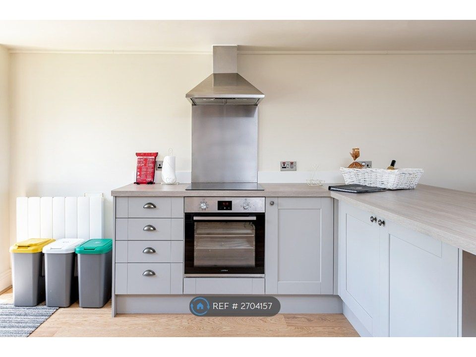 Property photo 2 of 27