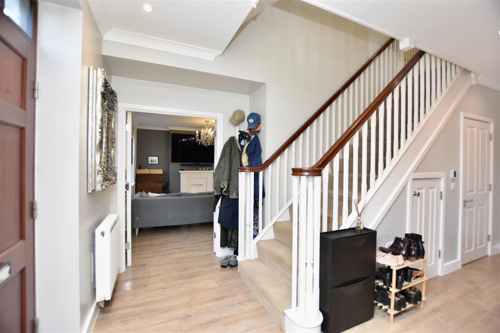 Property photo 2 of 27 Entrance