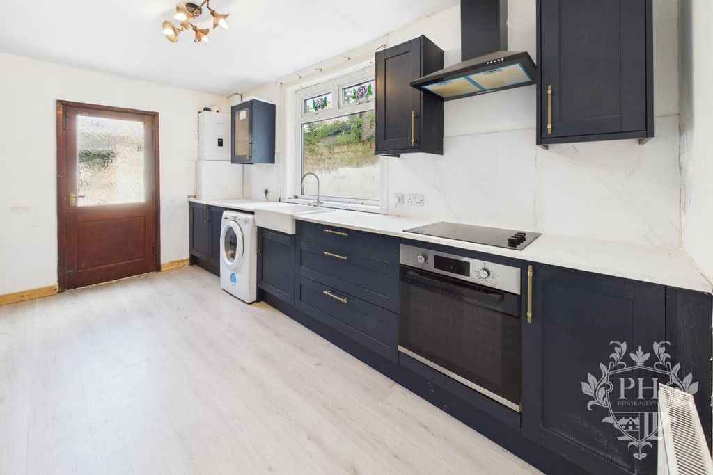 Property photo 2 of 13 Cam01415G0-Pr0431-Still005.Jpg