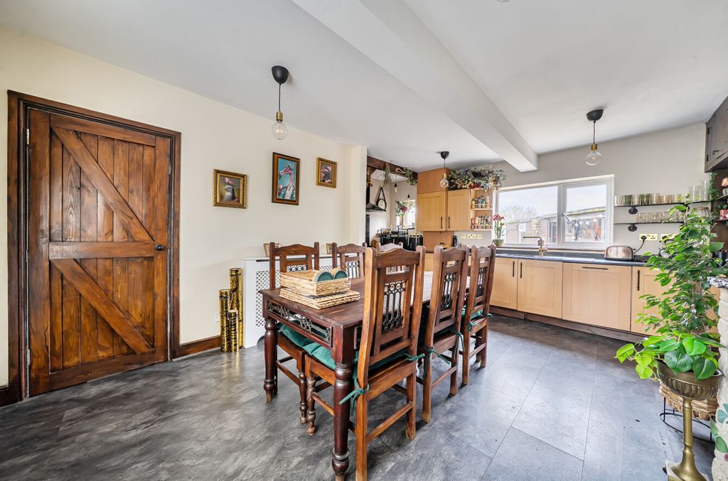 Property photo 2 of 16 Kitchen / Diner