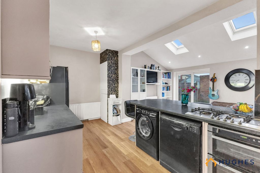 Property photo 2 of 20