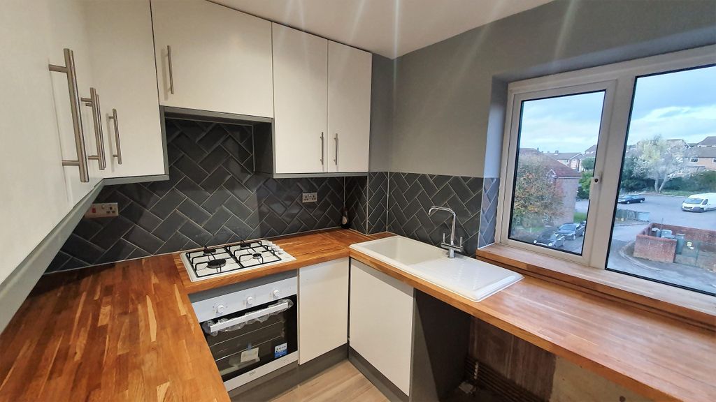 Property photo 3 of 13 Kitchen