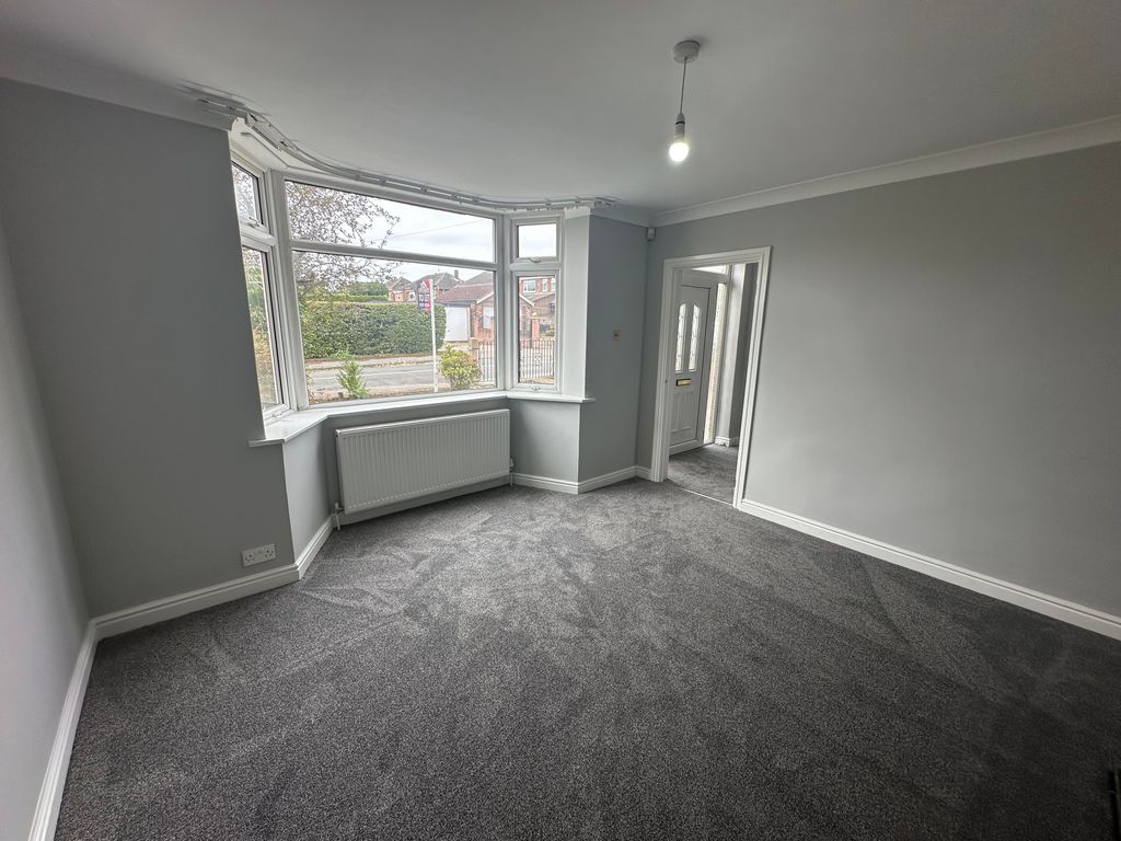 Property photo 3 of 19 Lounge