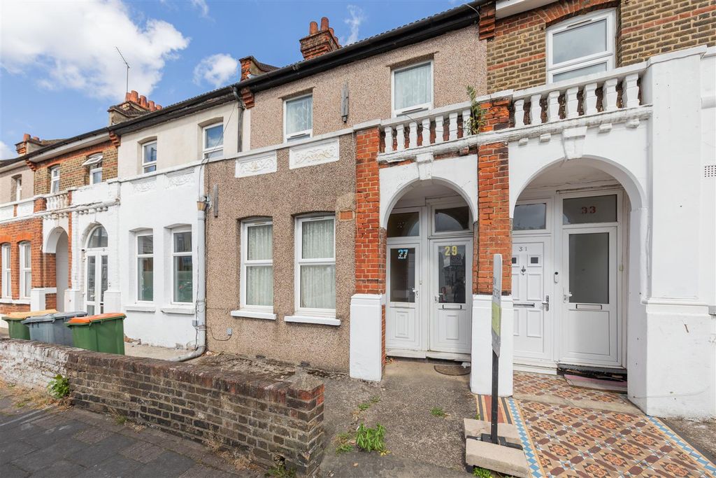 Property photo 1 of 15 Green Street, E7