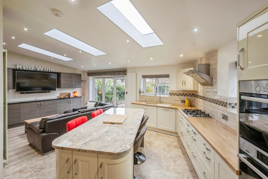 Property photo 2 of 17